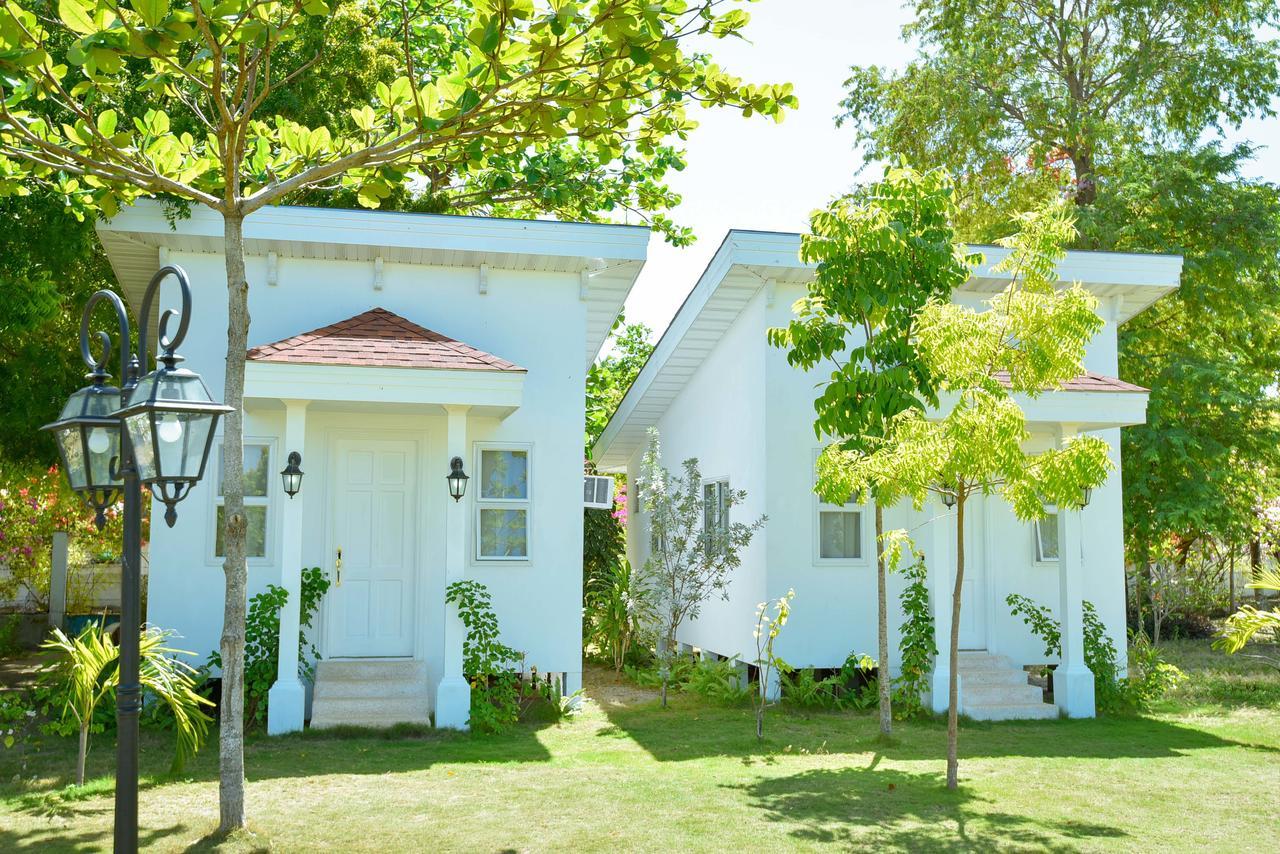 Отель Casablanca By The Sea Olango Island Экстерьер фото