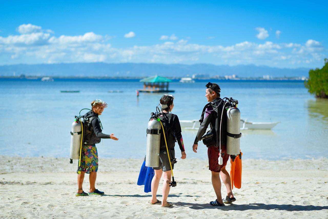 Отель Casablanca By The Sea Olango Island Экстерьер фото