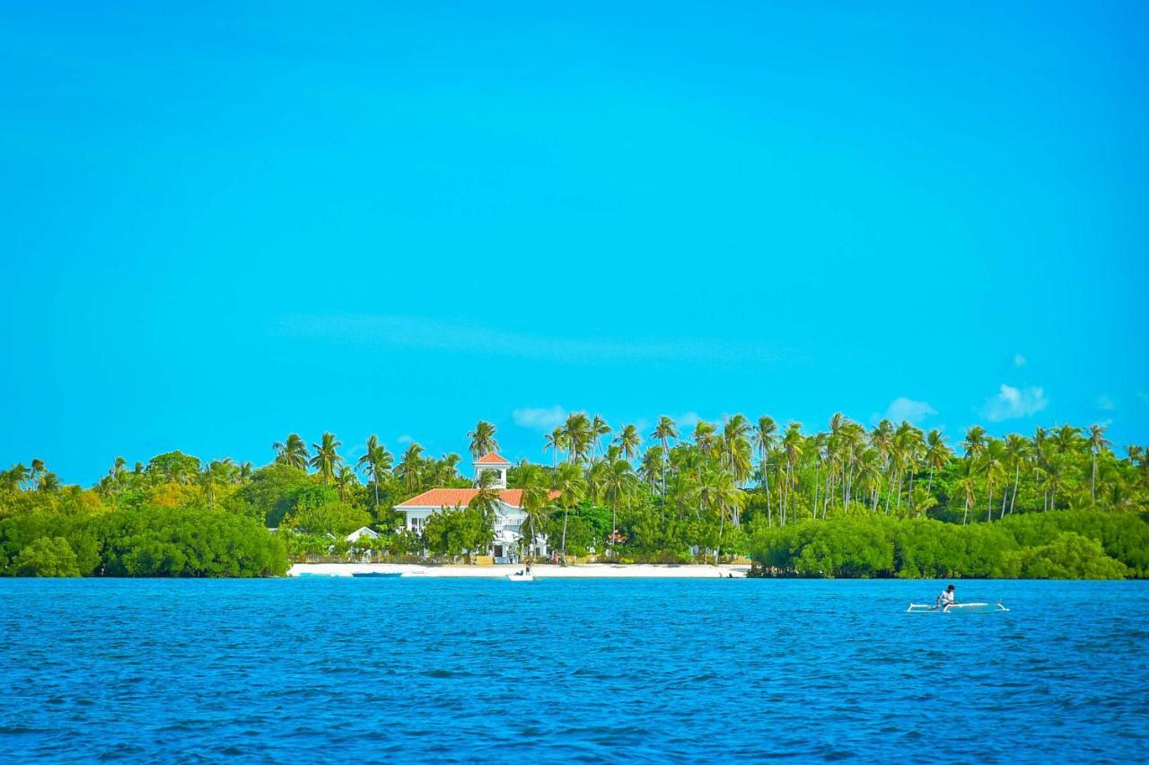 Отель Casablanca By The Sea Olango Island Экстерьер фото